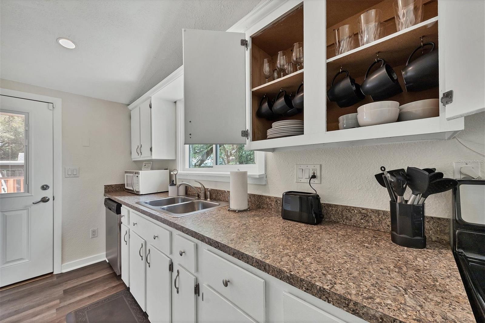 Image 12 of 32 For 900 Beverly Avenue