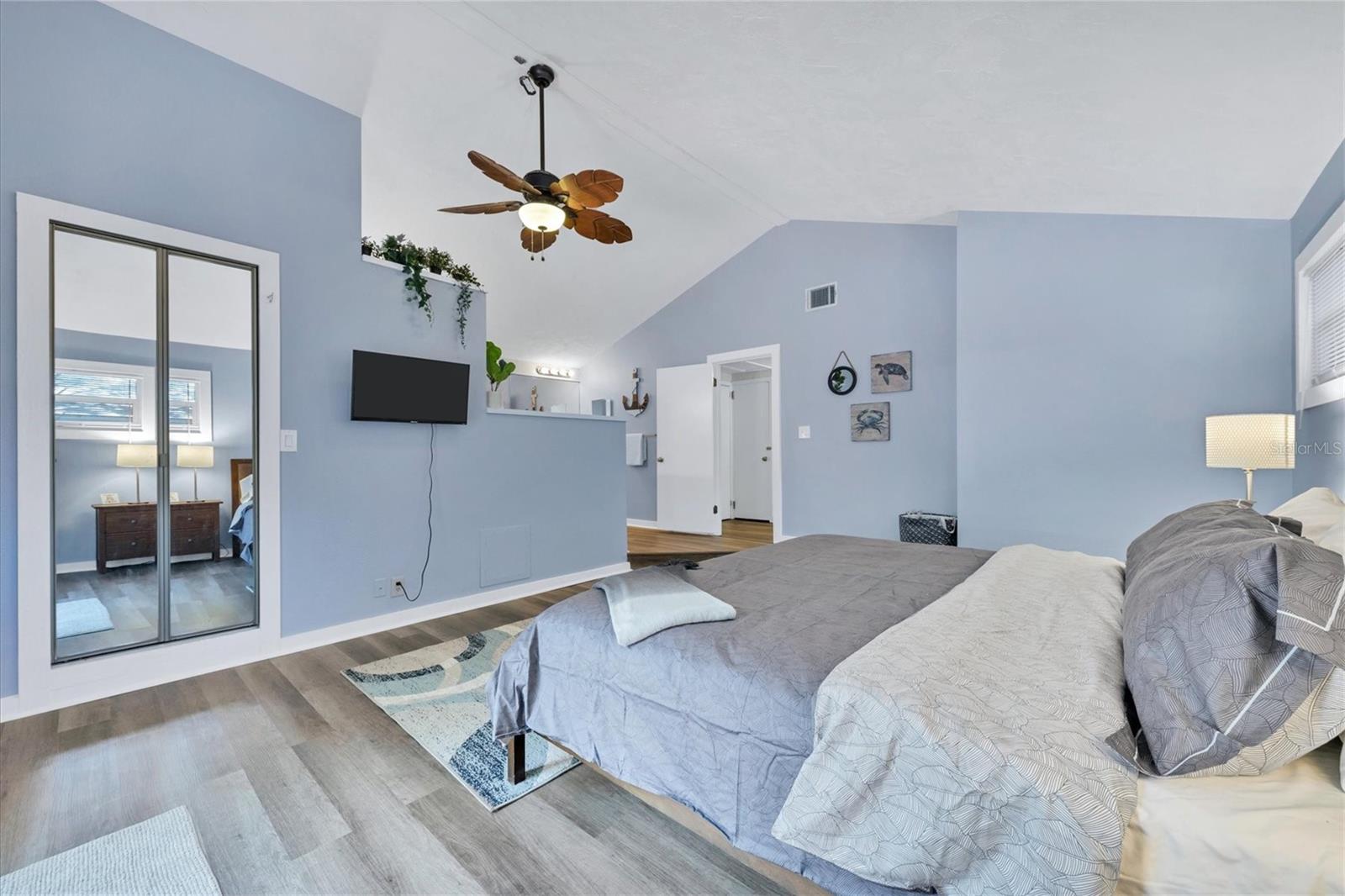 Image 17 of 32 For 900 Beverly Avenue