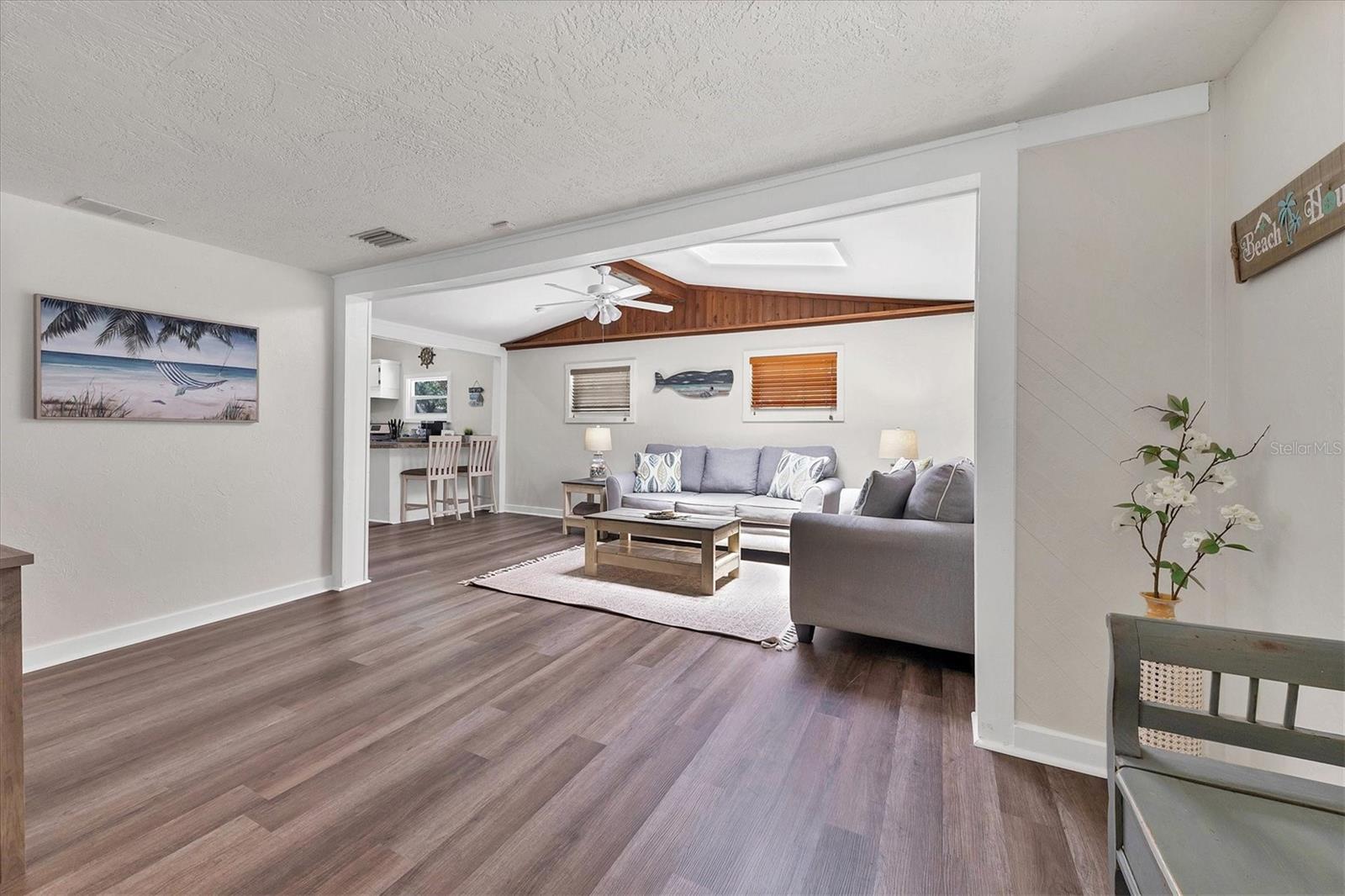 Image 3 of 32 For 900 Beverly Avenue