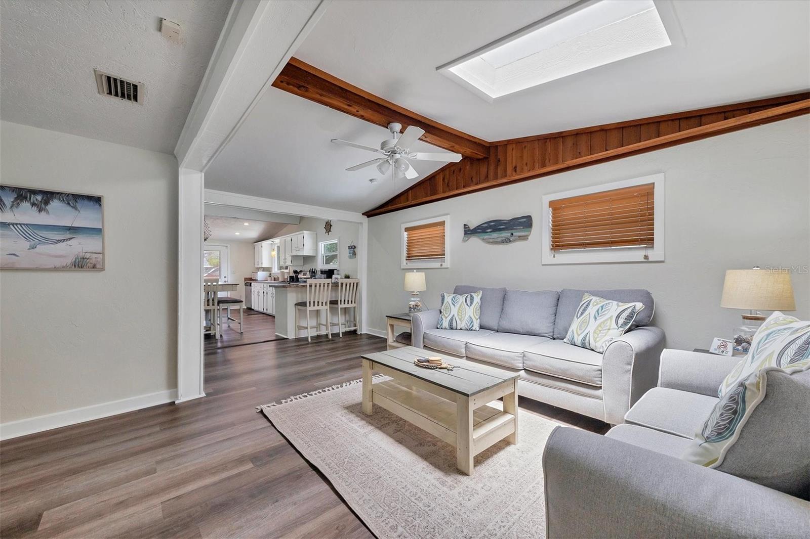 Image 5 of 32 For 900 Beverly Avenue