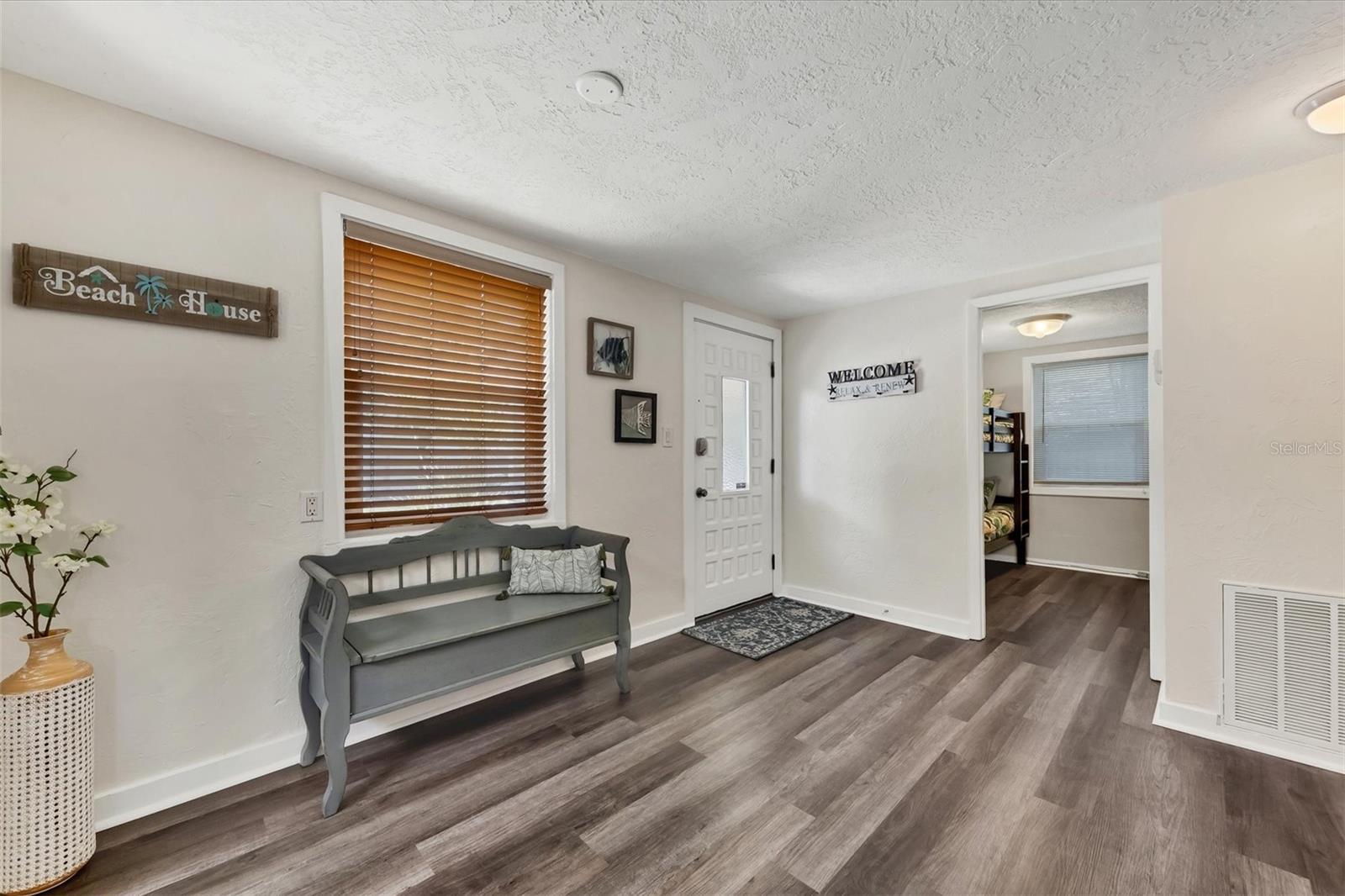 Image 6 of 32 For 900 Beverly Avenue