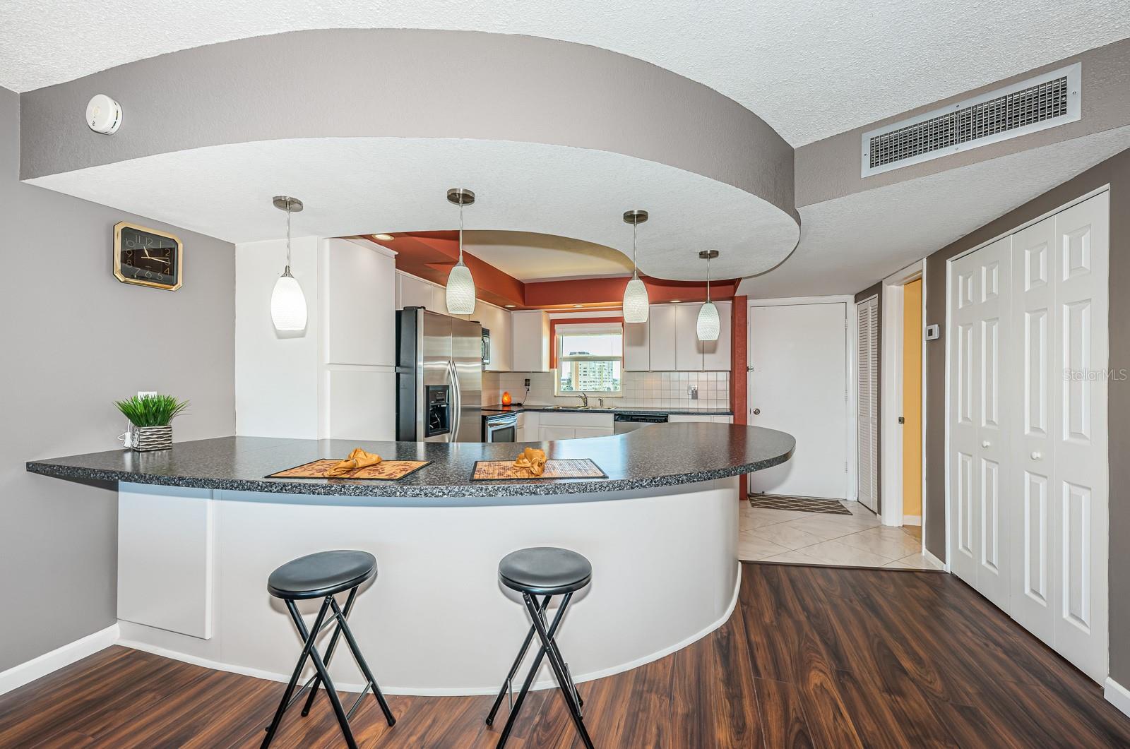 Image 10 of 54 For 4725 Cove Circle 604