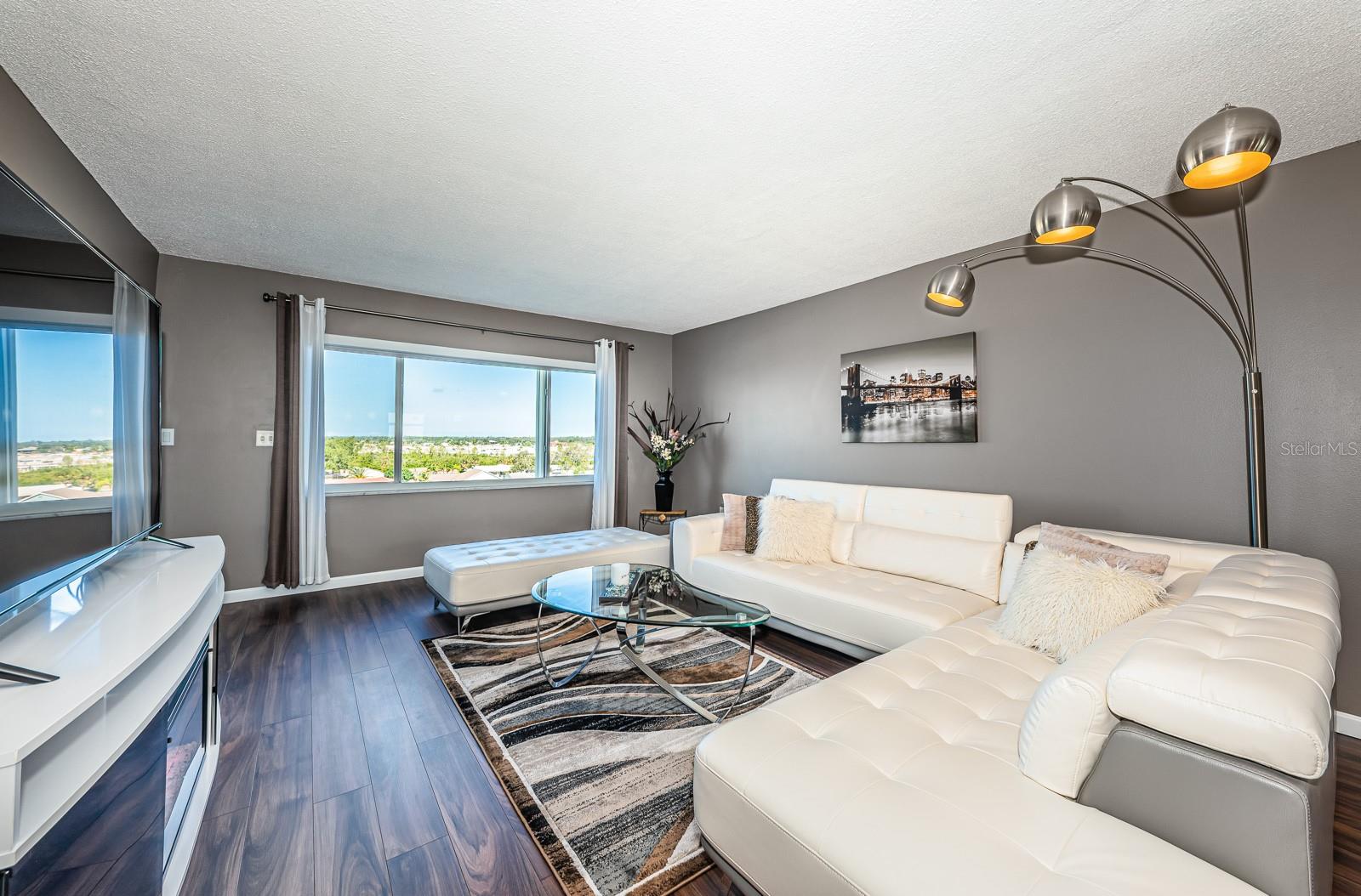 Image 16 of 54 For 4725 Cove Circle 604