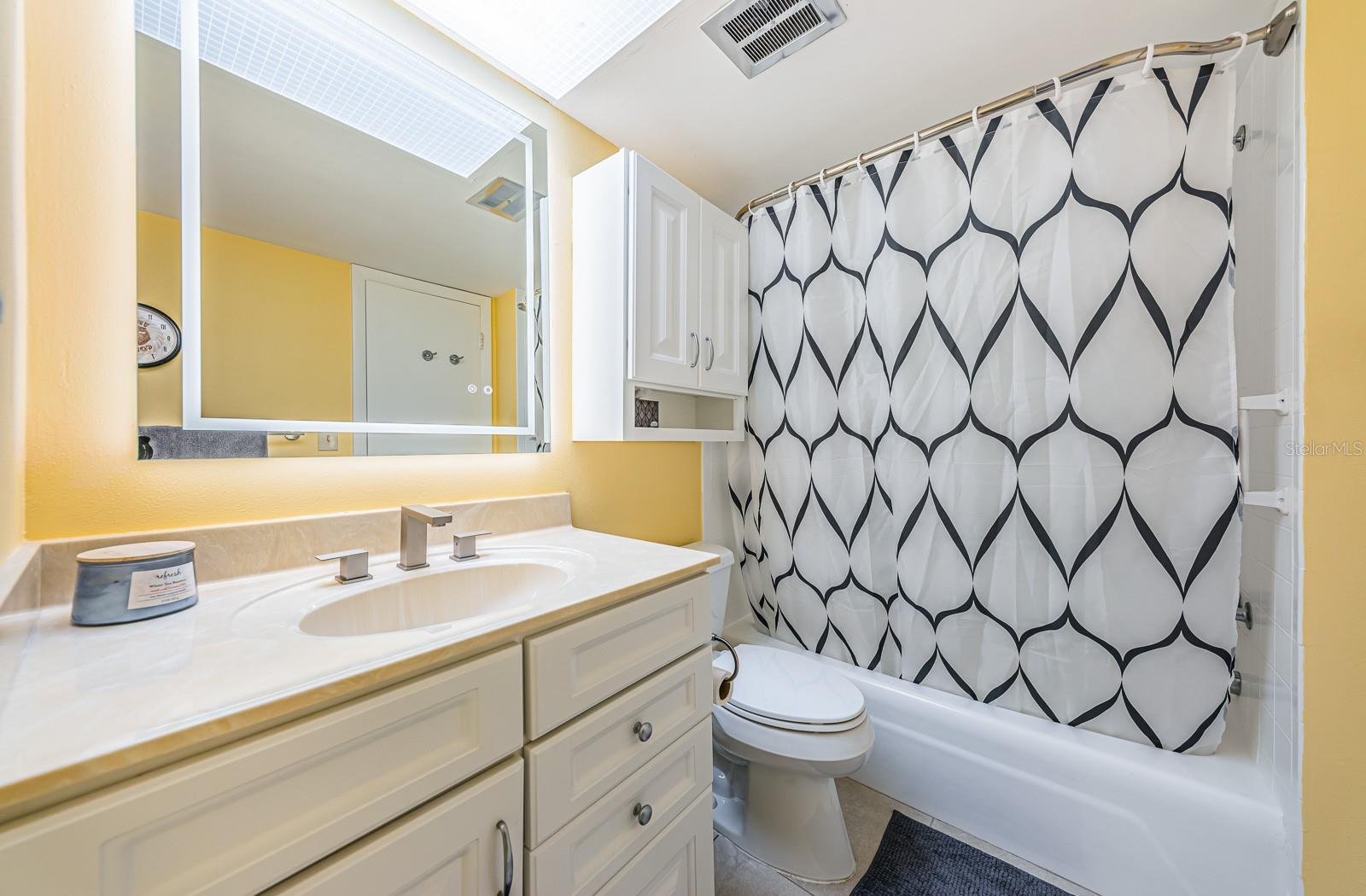 Image 19 of 54 For 4725 Cove Circle 604