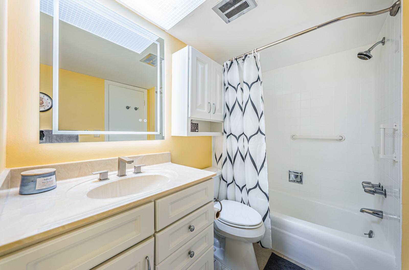 Image 20 of 54 For 4725 Cove Circle 604