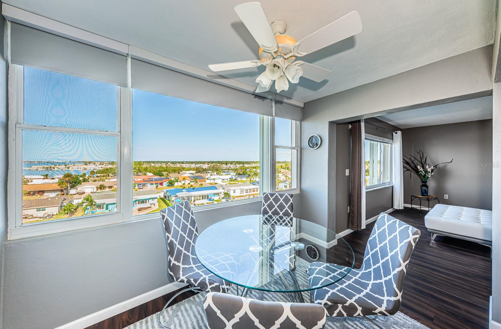 Image 21 of 54 For 4725 Cove Circle 604