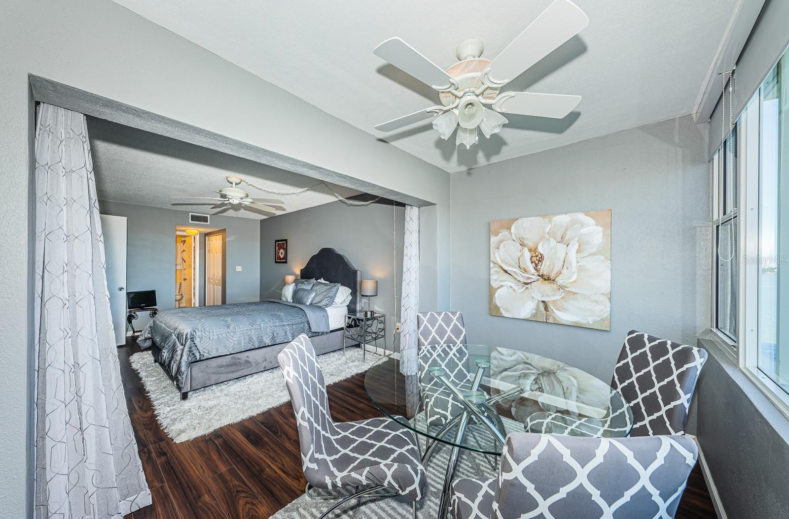 Image 23 of 54 For 4725 Cove Circle 604