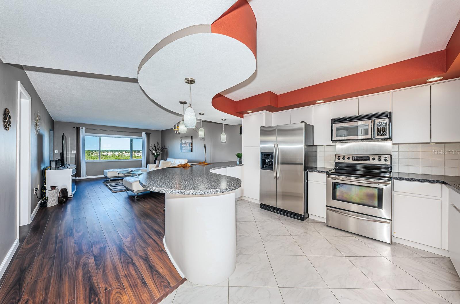 Image 3 of 54 For 4725 Cove Circle 604