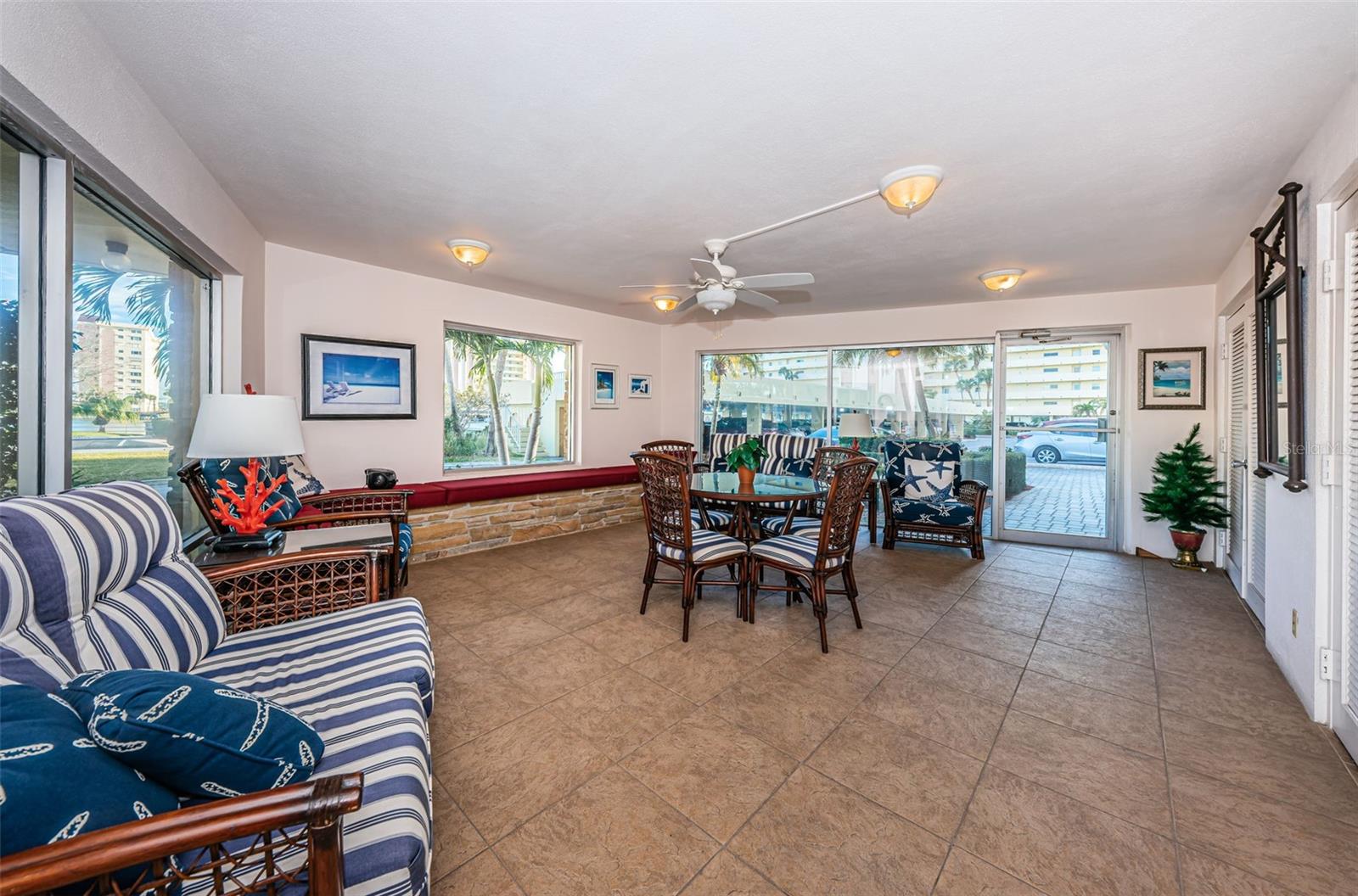 Image 37 of 54 For 4725 Cove Circle 604
