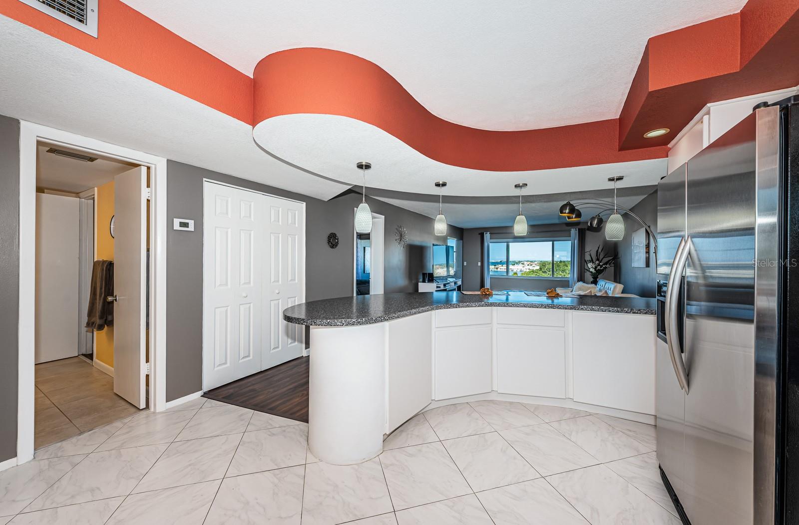 Image 7 of 54 For 4725 Cove Circle 604