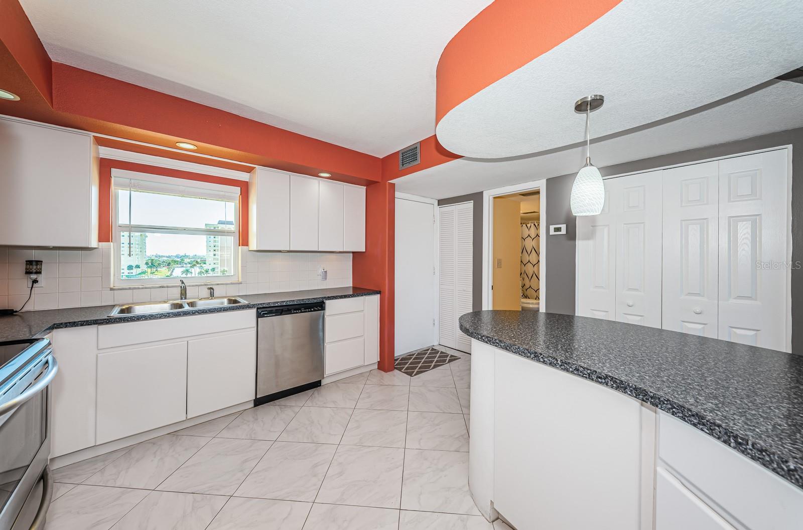 Image 8 of 54 For 4725 Cove Circle 604