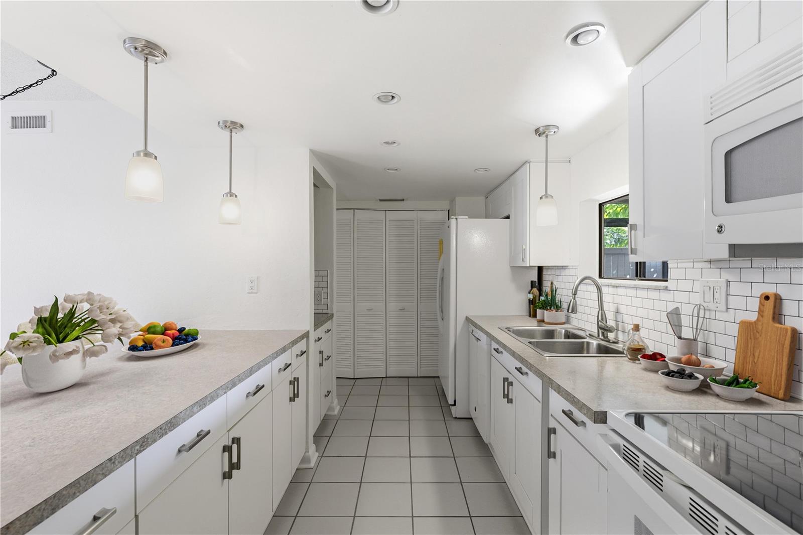 Image 5 of 21 For 8632 Cattail Drive