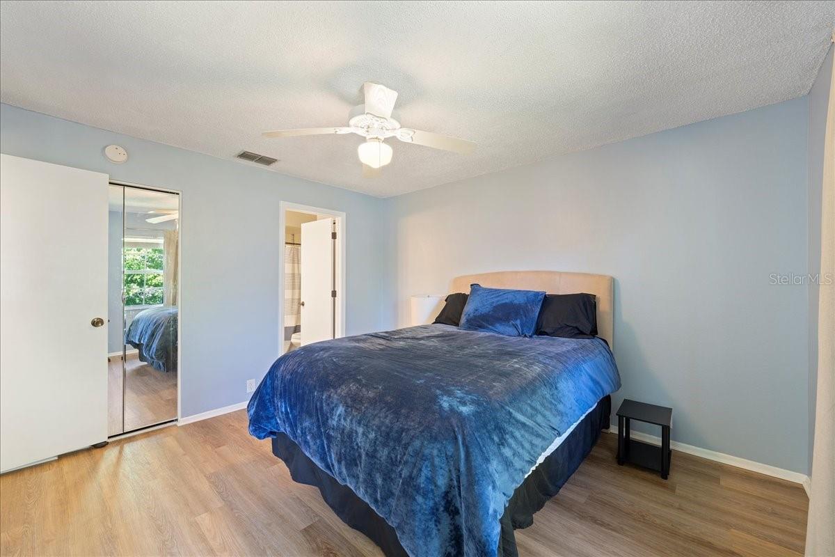 Image 21 of 65 For 5265 Bay Drive 622