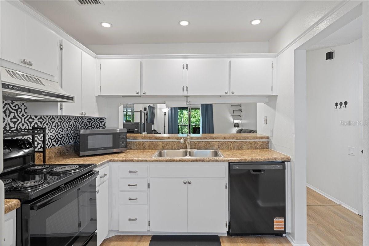 Image 4 of 65 For 5265 Bay Drive 622