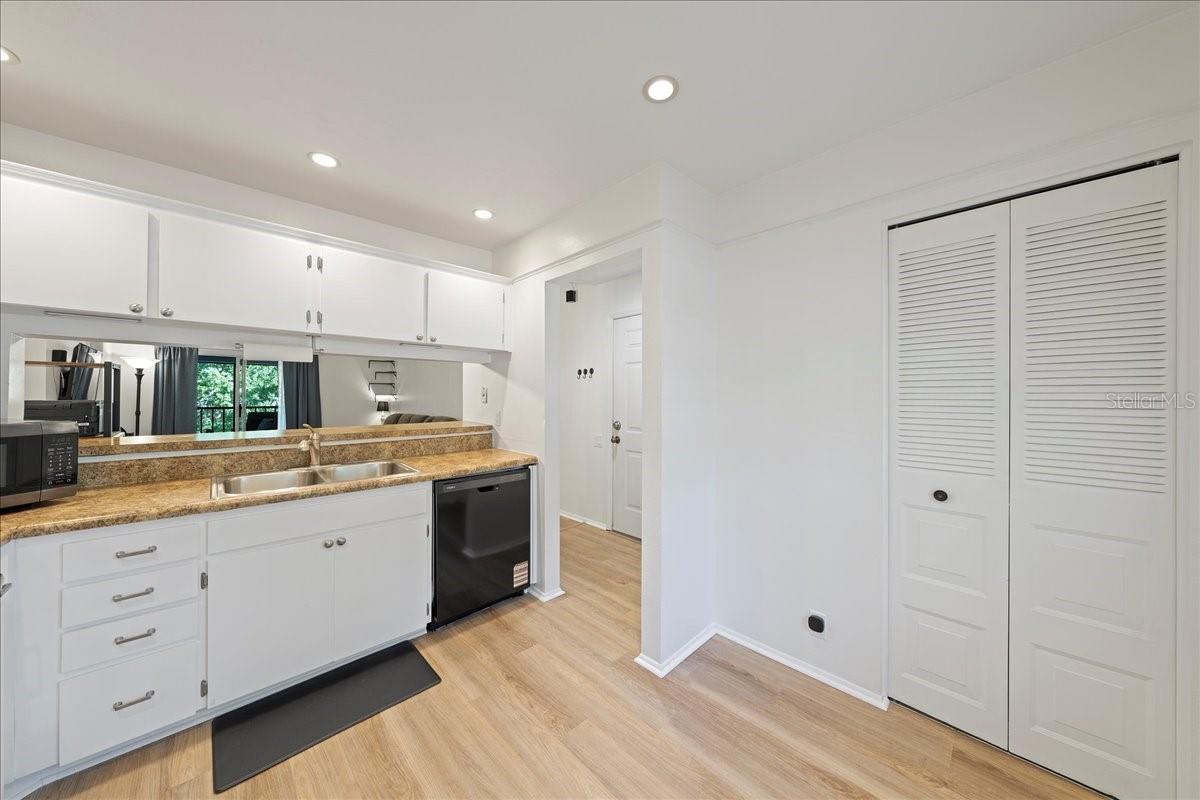 Image 5 of 65 For 5265 Bay Drive 622