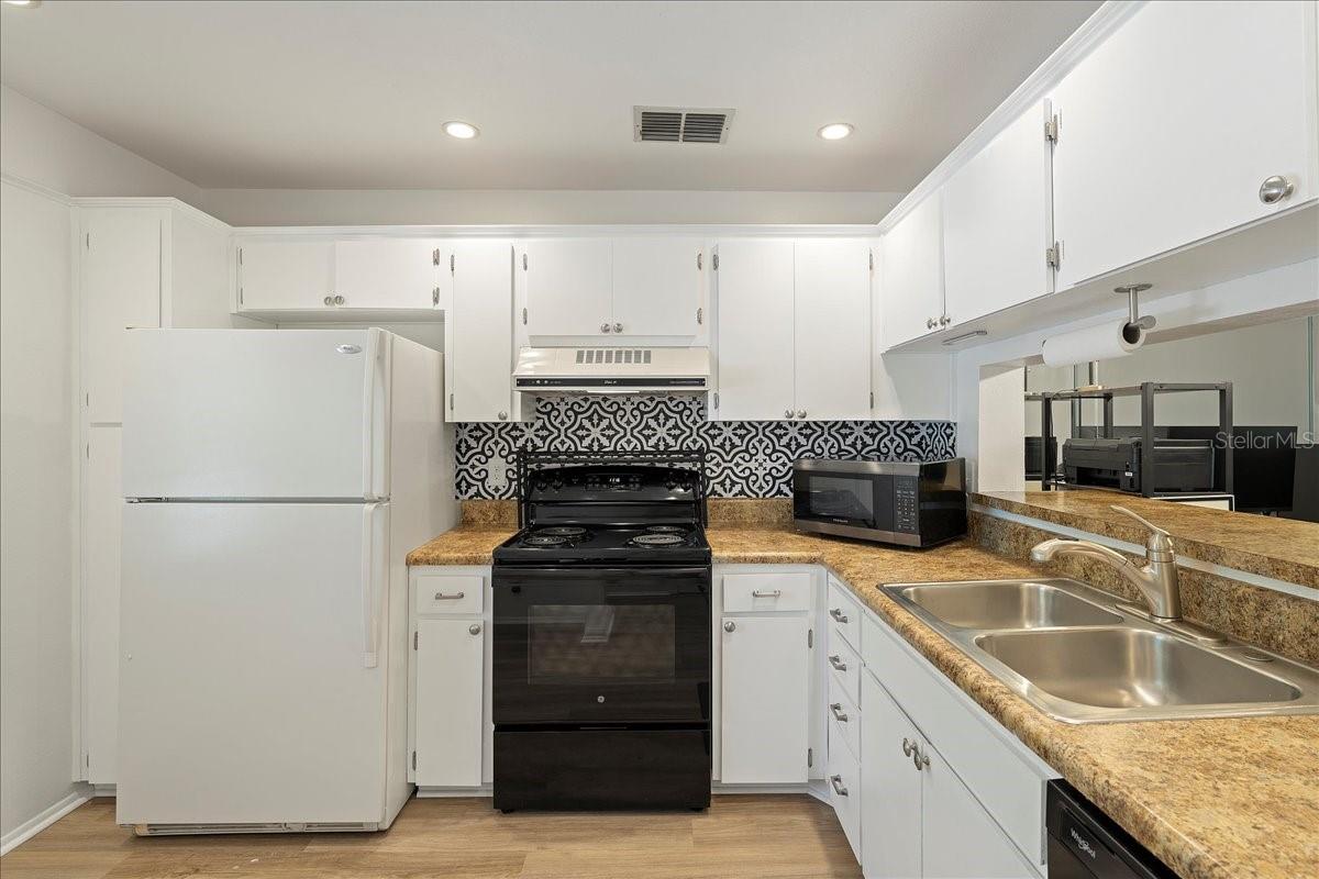 Image 7 of 65 For 5265 Bay Drive 622