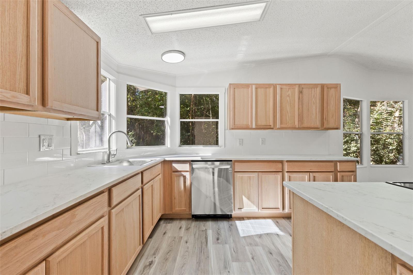 Image 11 of 47 For 6718 Pershing Drive