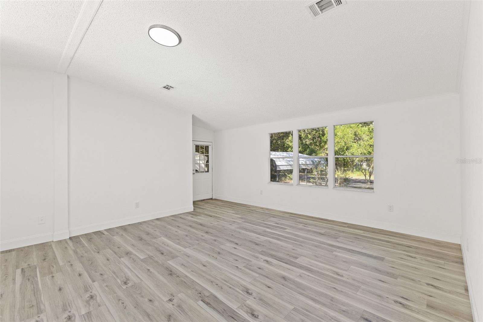 Image 20 of 47 For 6718 Pershing Drive