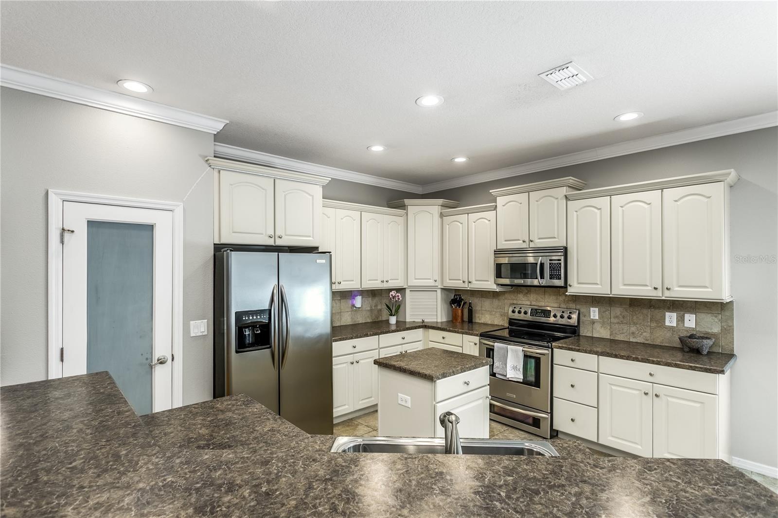 Image 11 of 35 For 22454 Weeks Boulevard