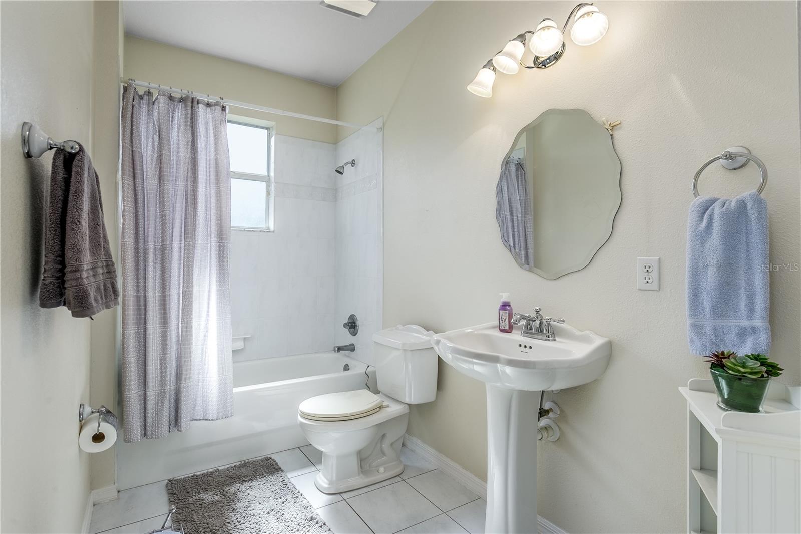 Image 20 of 35 For 22454 Weeks Boulevard