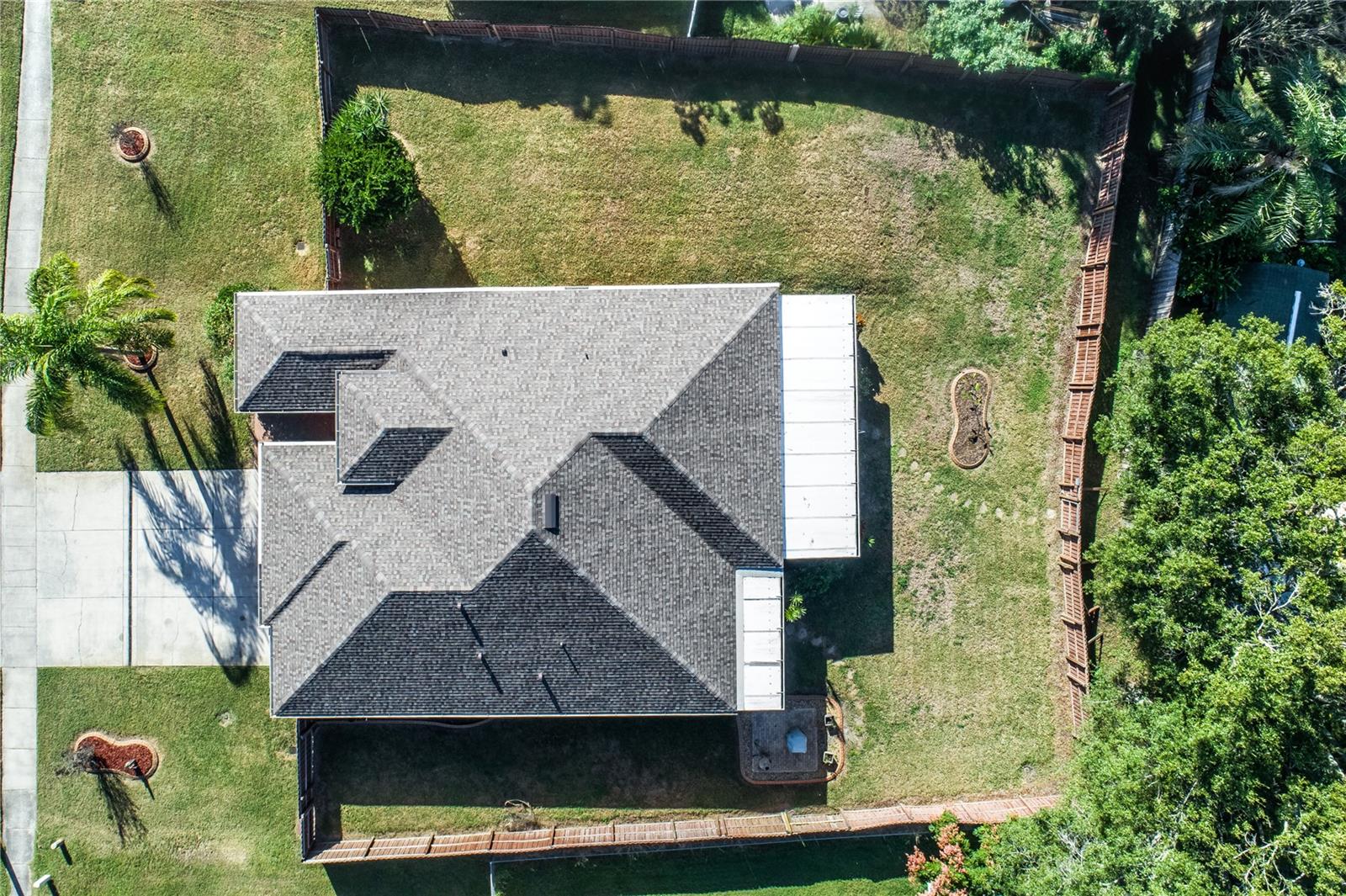 Image 26 of 35 For 22454 Weeks Boulevard