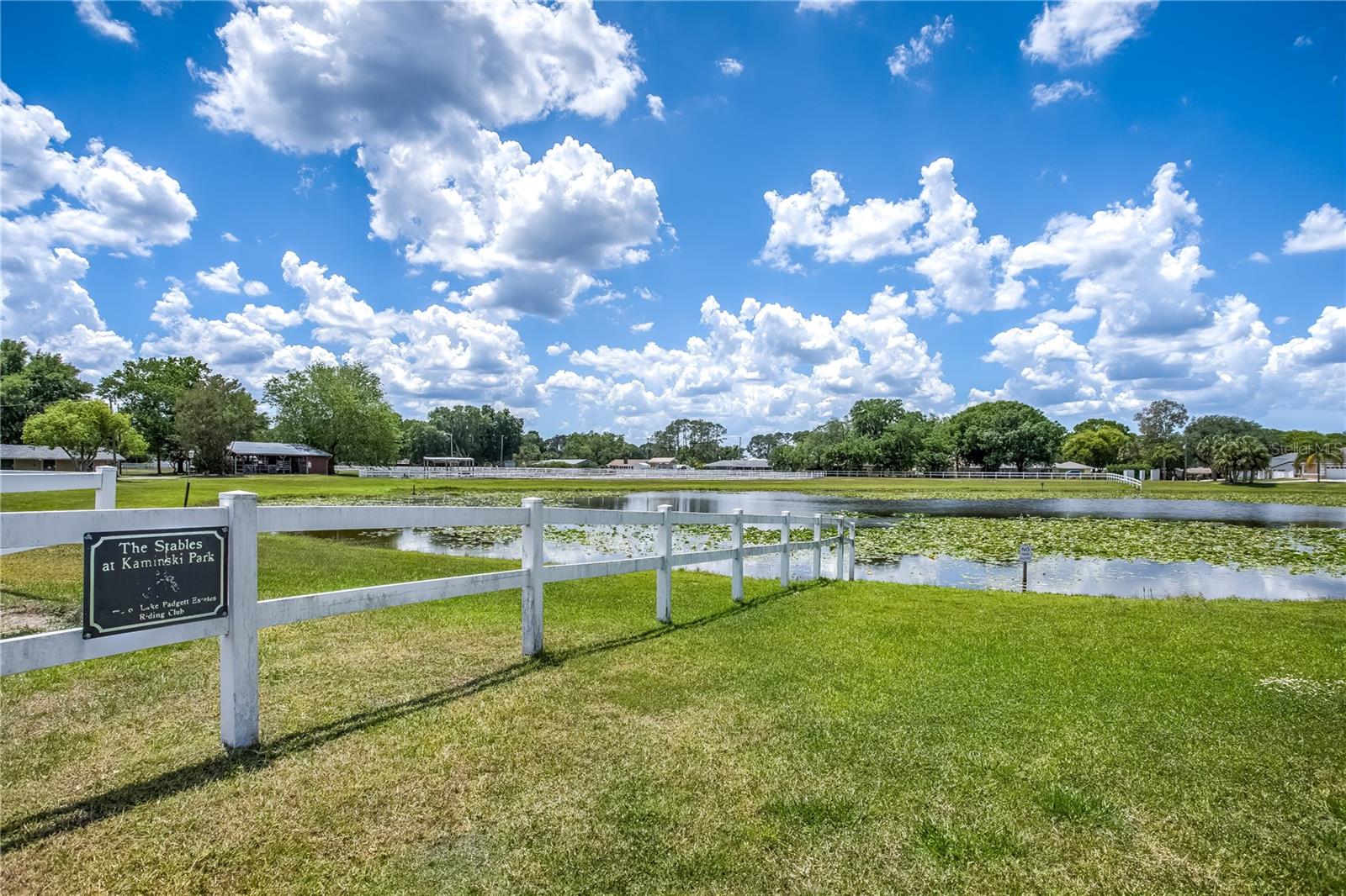 Image 31 of 35 For 22454 Weeks Boulevard