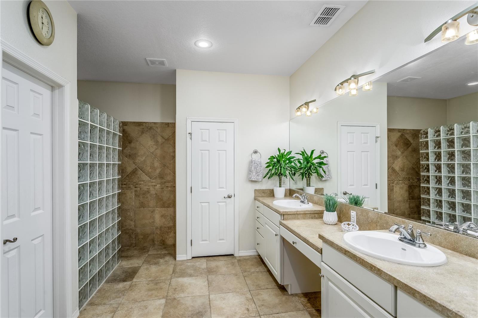 Image 7 of 35 For 22454 Weeks Boulevard