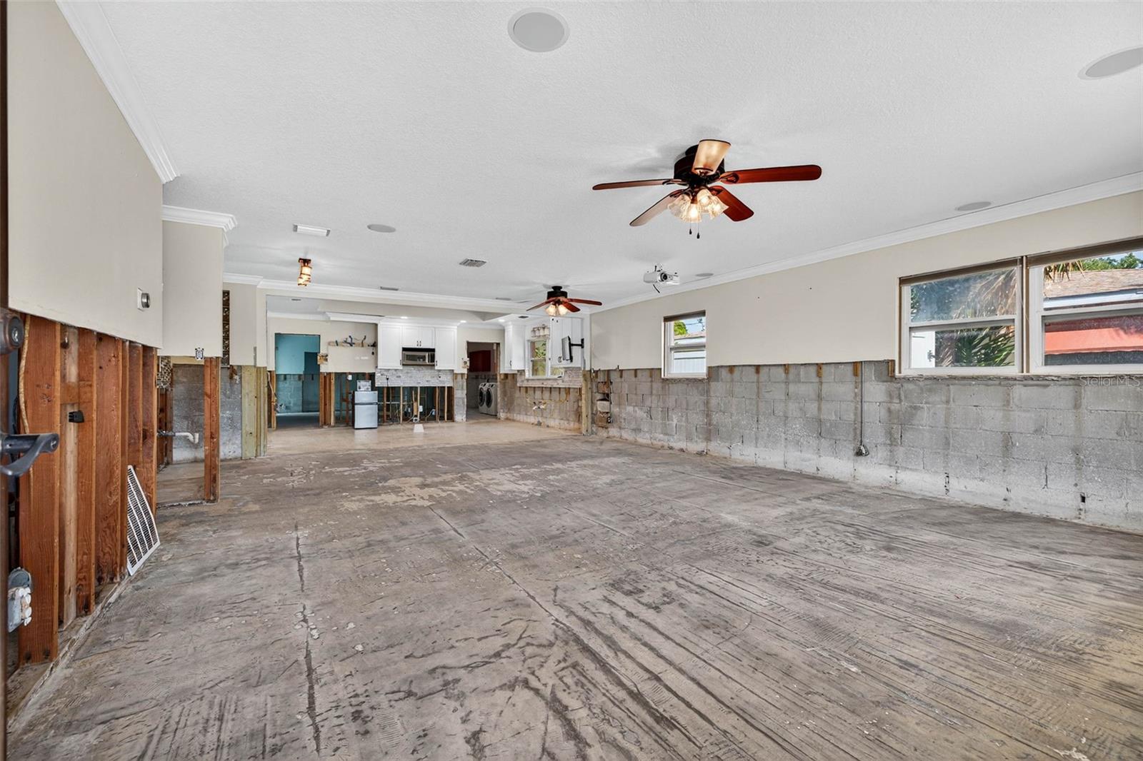 Listing photo id 15 for 783 Placido Way Ne