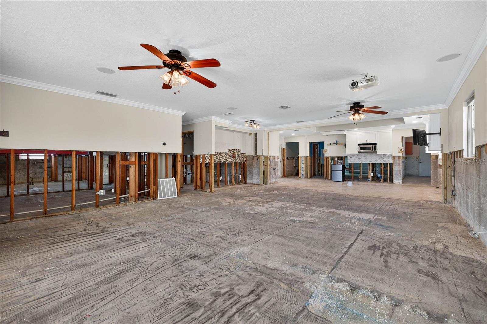 Listing photo id 16 for 783 Placido Way Ne