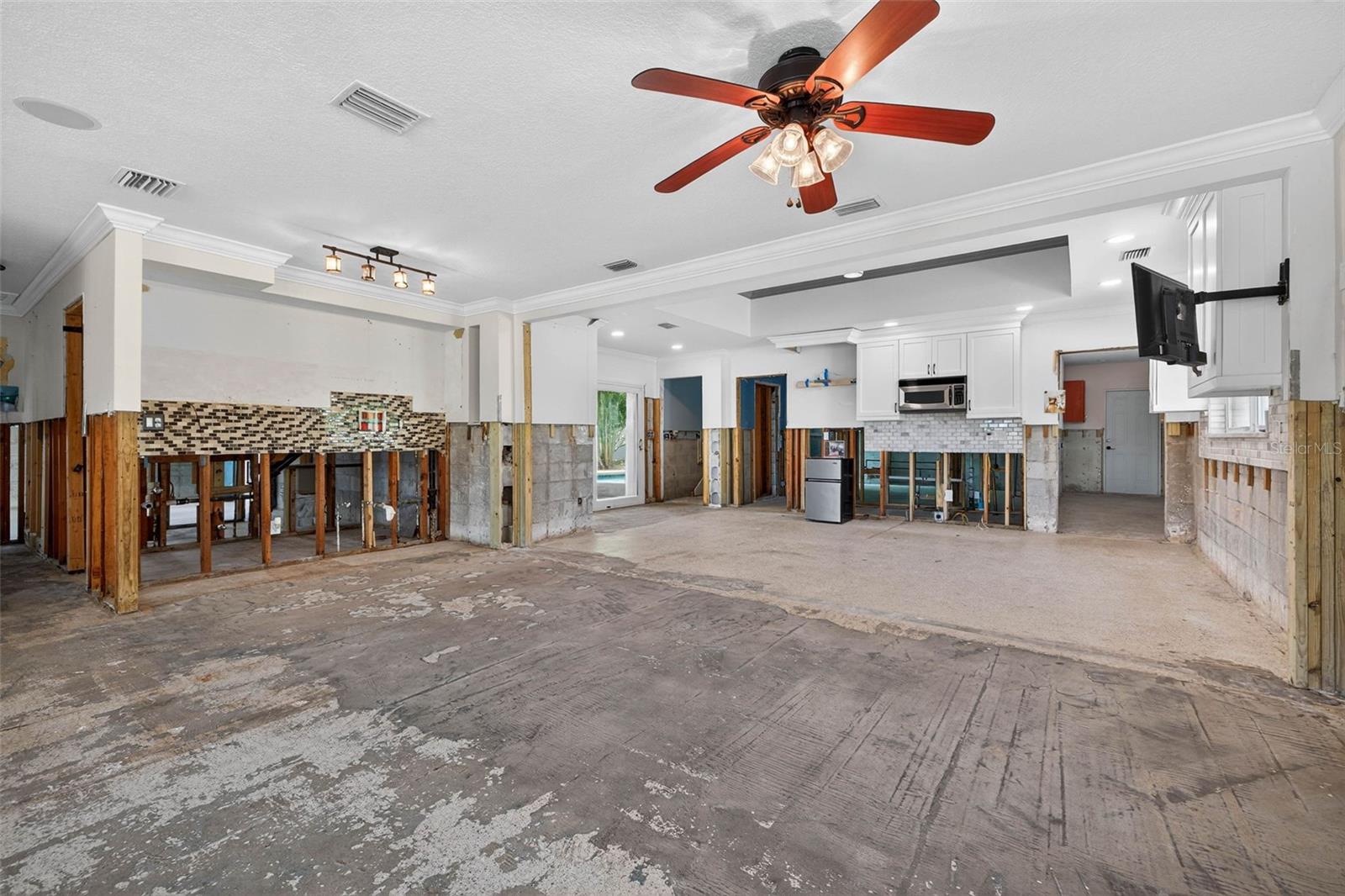 Listing photo id 18 for 783 Placido Way Ne