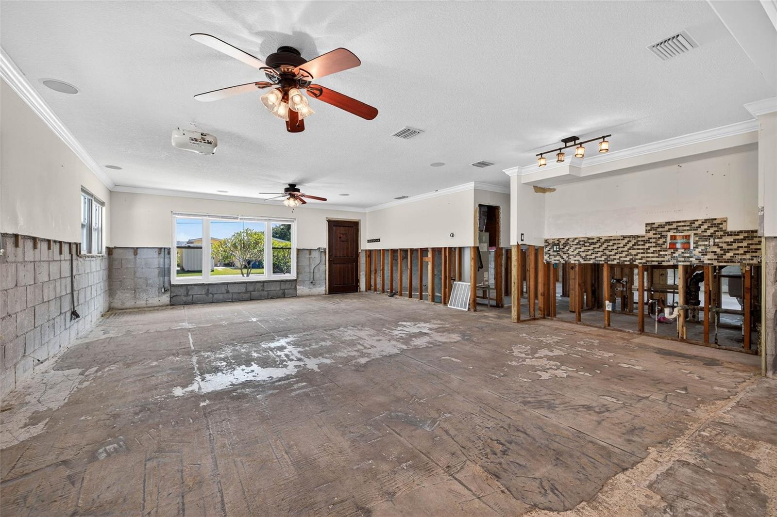 Listing photo id 19 for 783 Placido Way Ne
