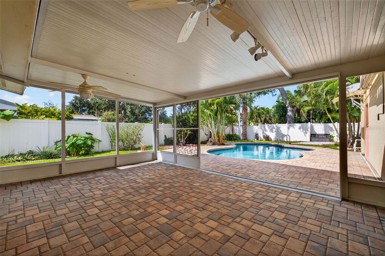 Listing photo id 21 for 783 Placido Way Ne