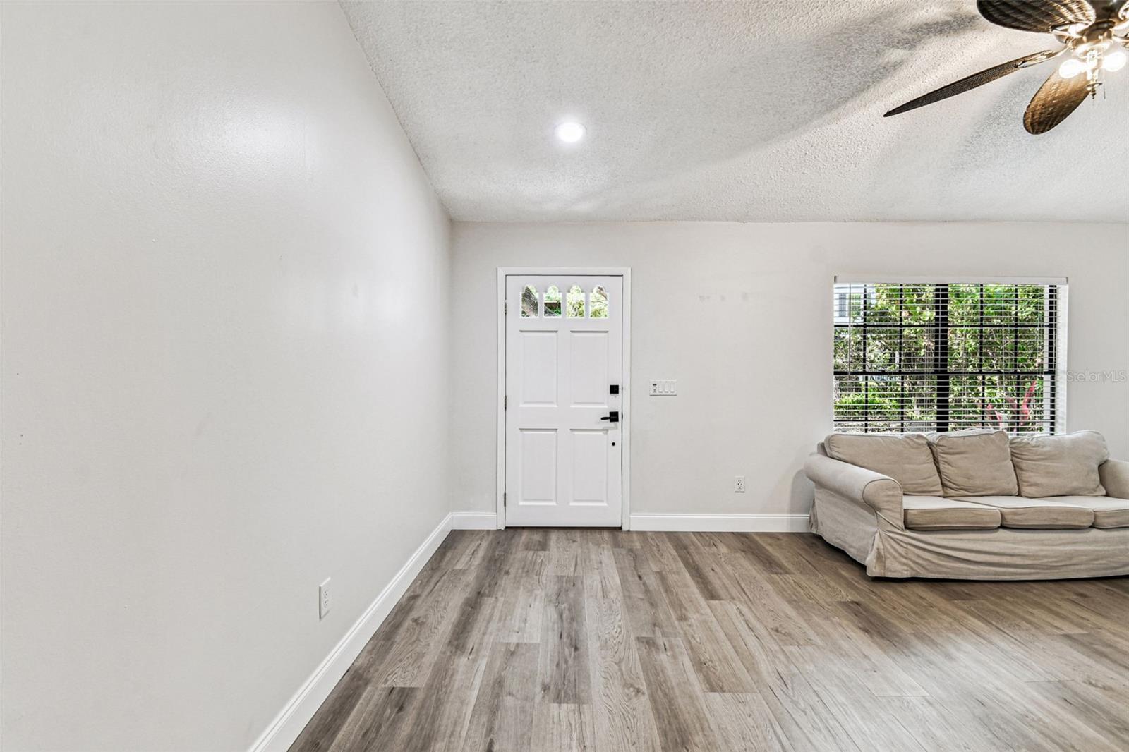 Image 9 of 26 For 6114 Elkins Avenue