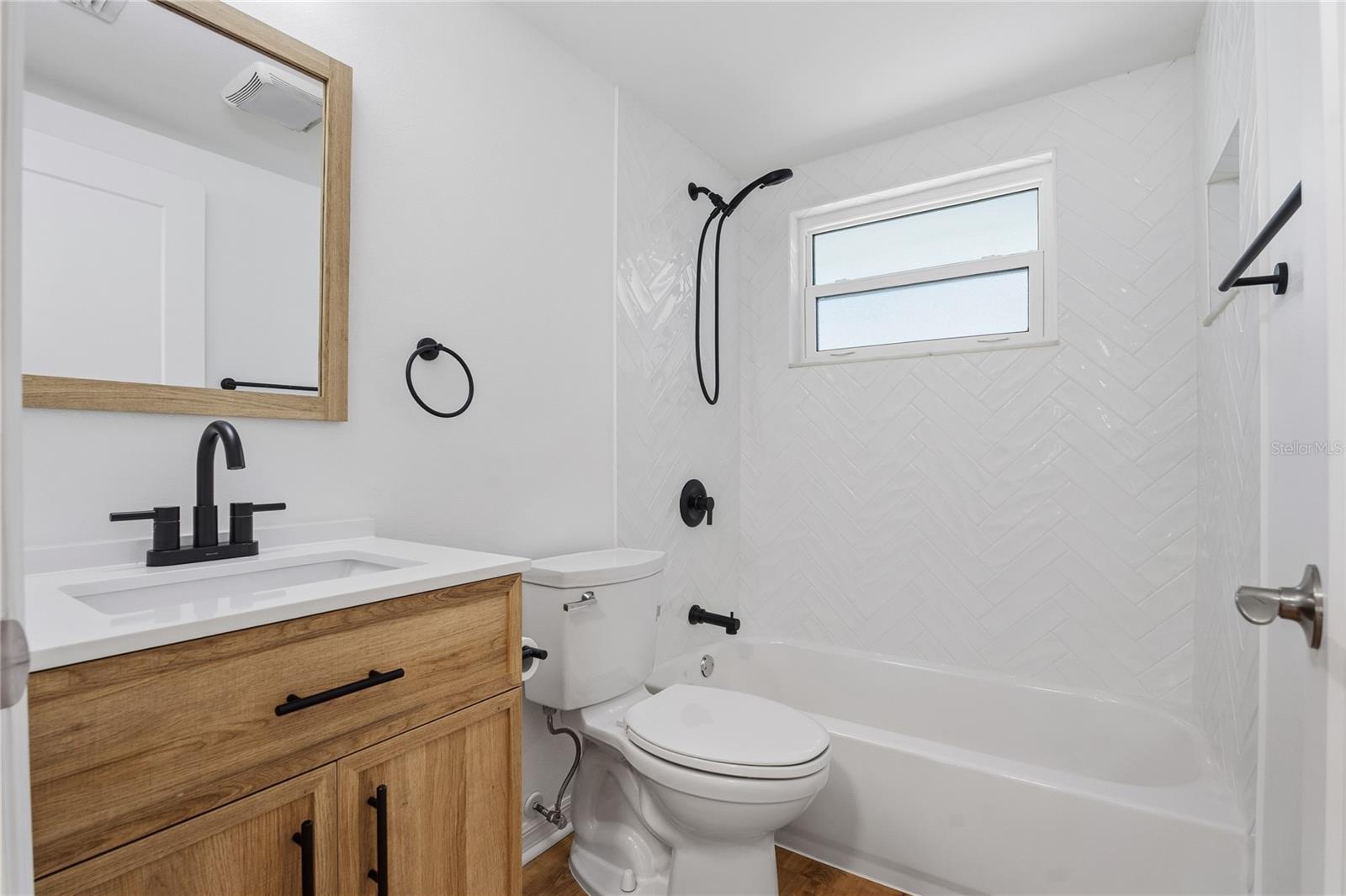 Image 17 of 41 For 4602 Ontario Drive