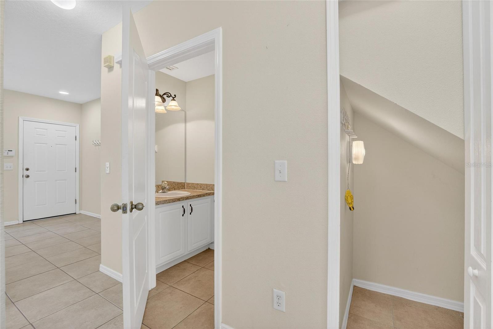 Image 16 of 41 For 15843 Fishhawk View Drive