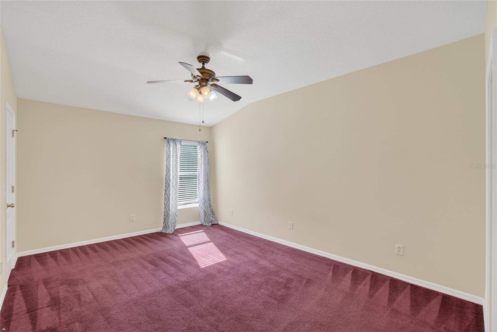 Image 28 of 41 For 15843 Fishhawk View Drive