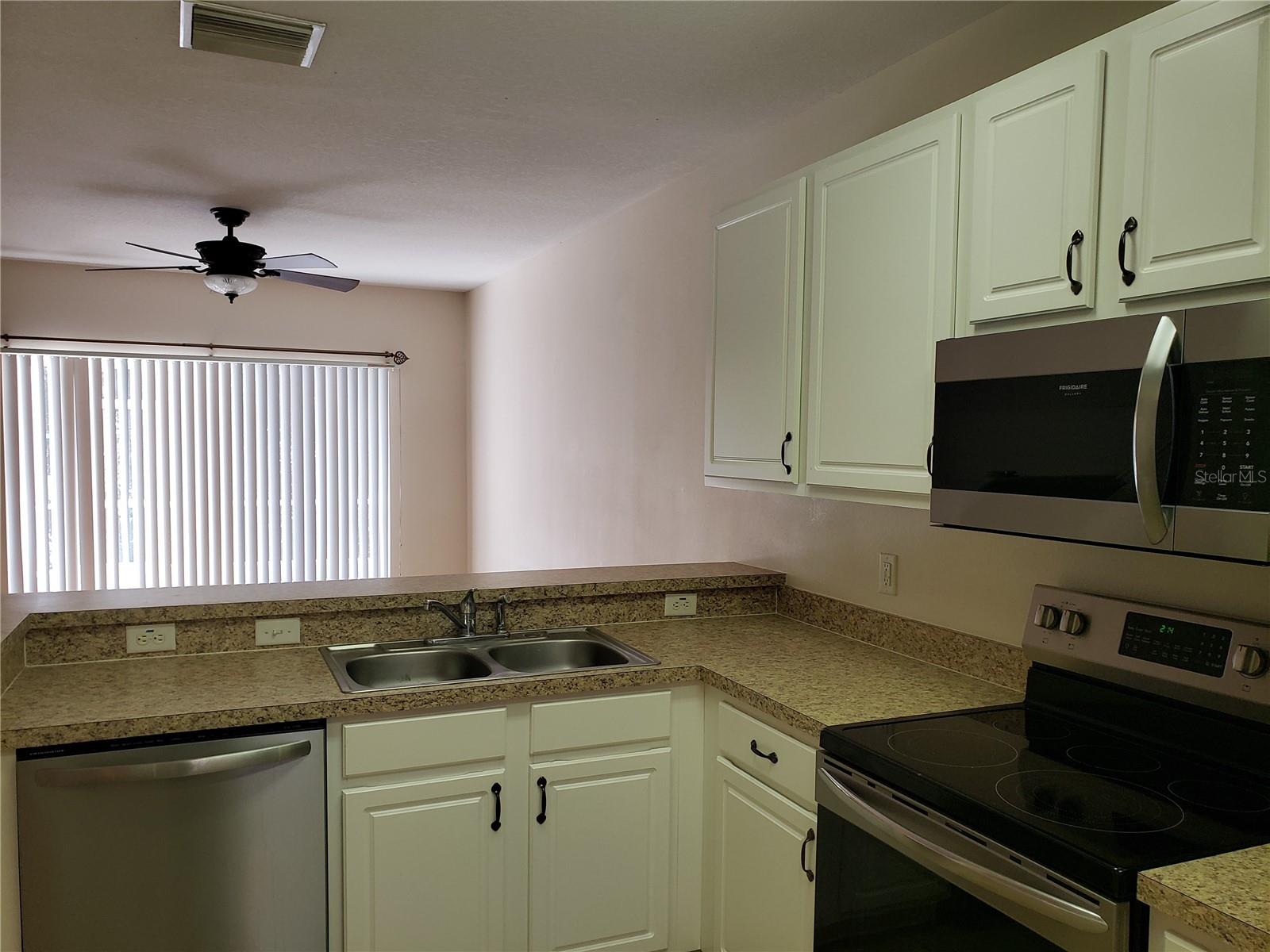 Image 3 of 13 For 15843 Fishhawk View Drive