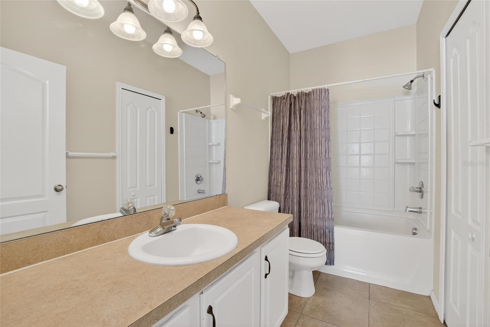 Image 30 of 41 For 15843 Fishhawk View Drive