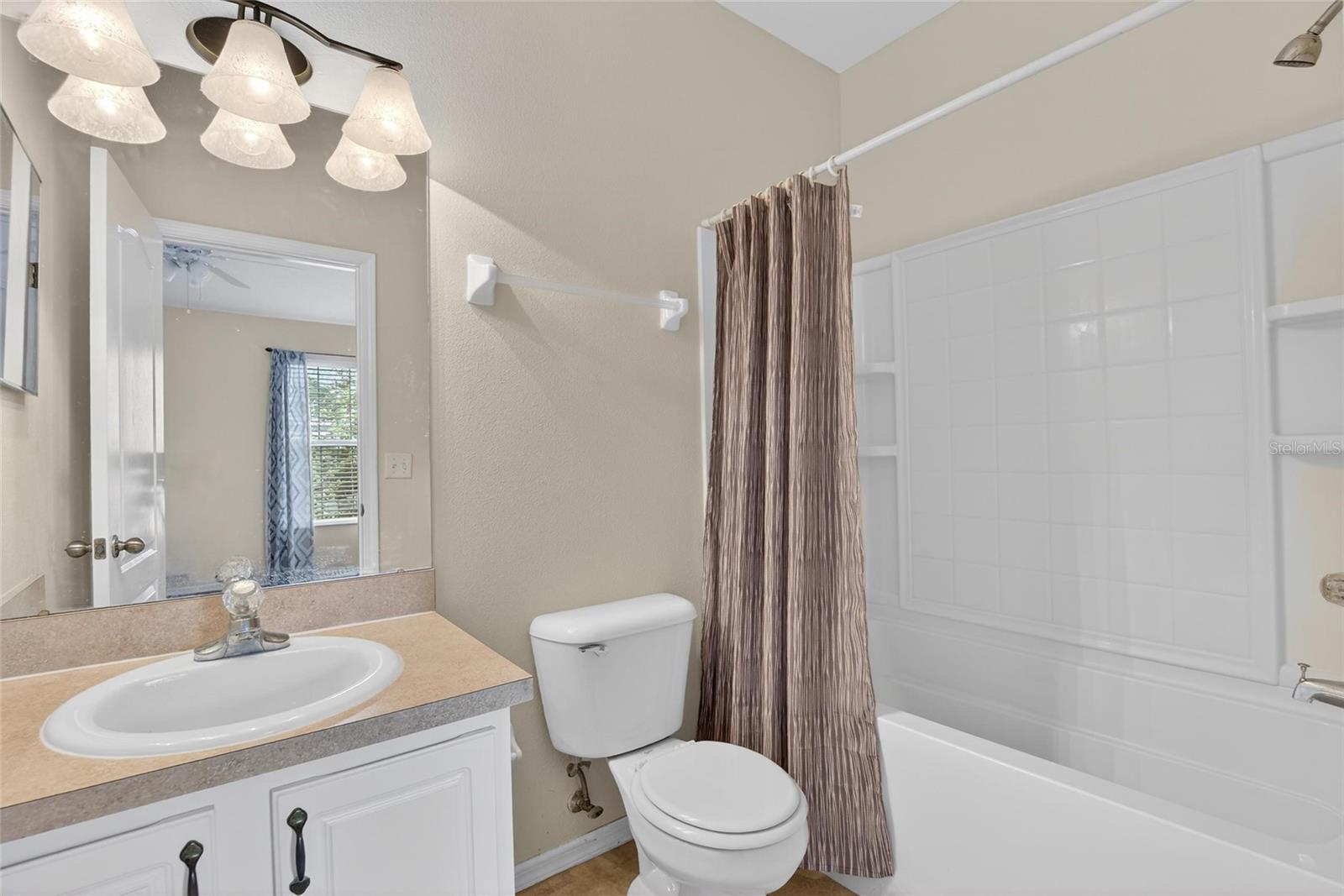 Image 33 of 41 For 15843 Fishhawk View Drive