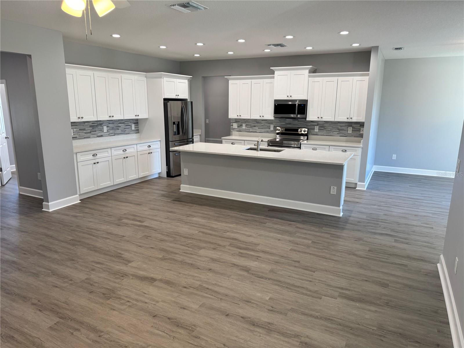 Image 18 of 71 For 13733 10th Street