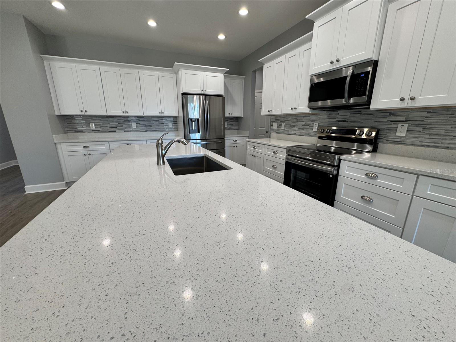 Image 27 of 71 For 13733 10th Street