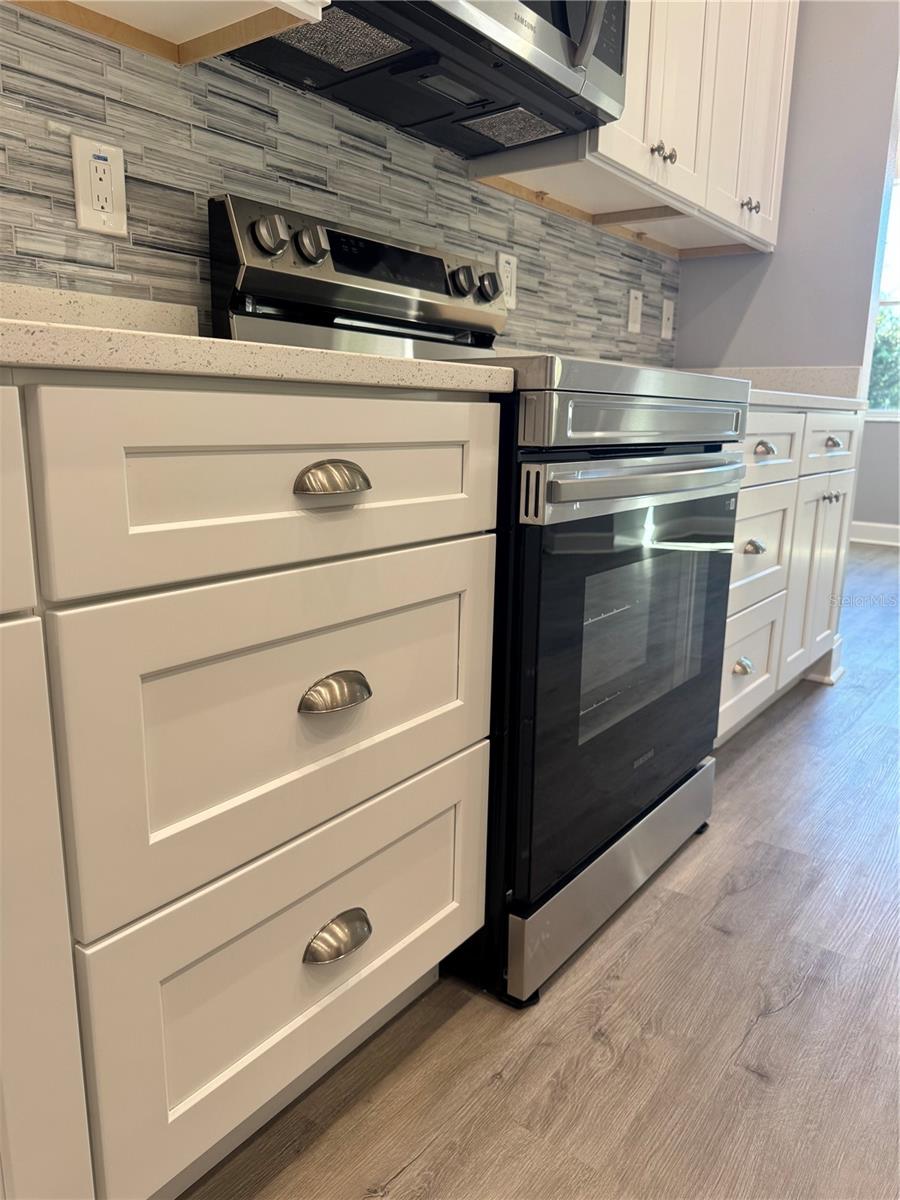 Image 30 of 71 For 13733 10th Street