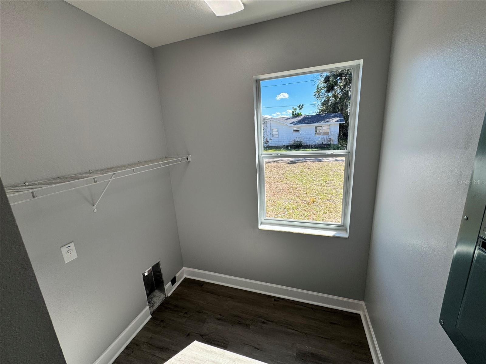 Image 43 of 71 For 13733 10th Street