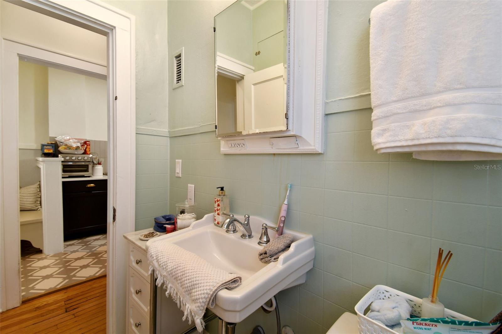 Image 12 of 33 For 2111 Southview Avenue A