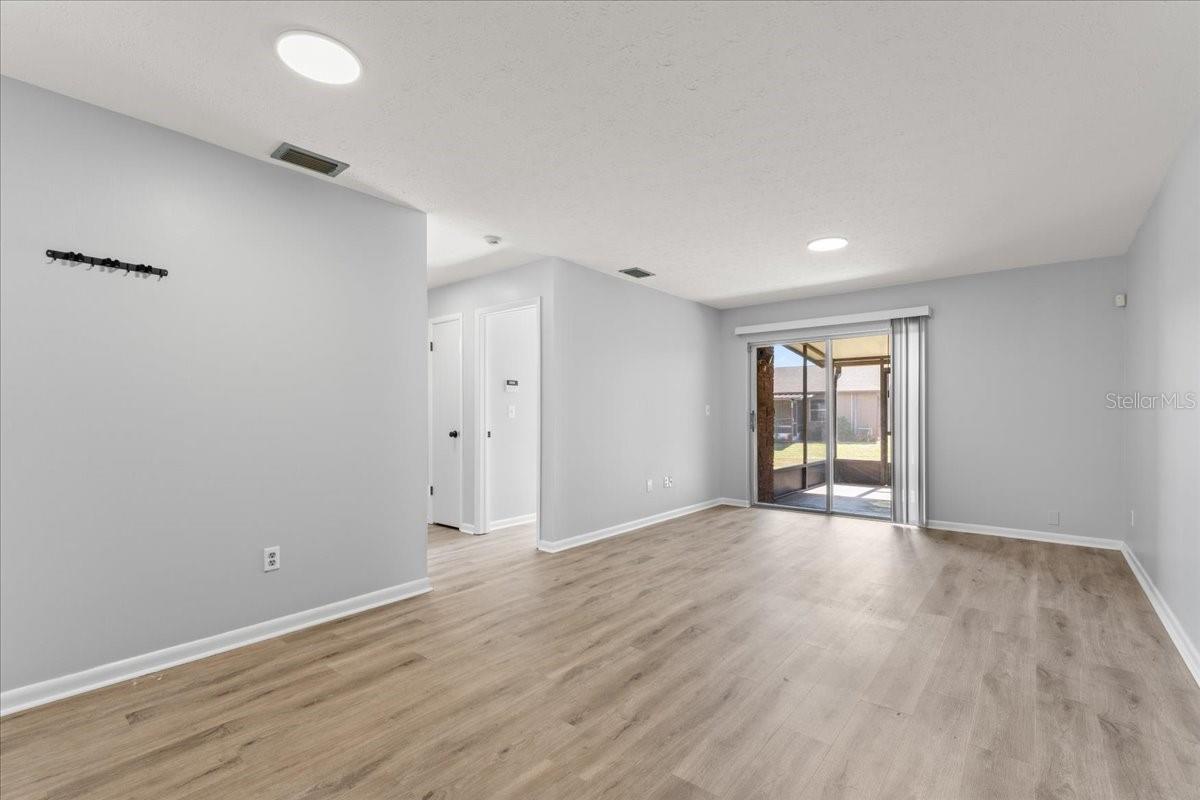 Listing photo id 9 for 9519 Fieldview Circle 9519