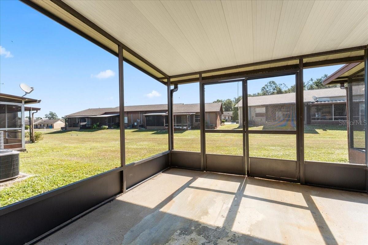 Listing photo id 20 for 9519 Fieldview Circle 9519