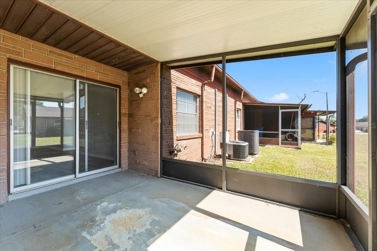 Listing photo id 21 for 9519 Fieldview Circle 9519