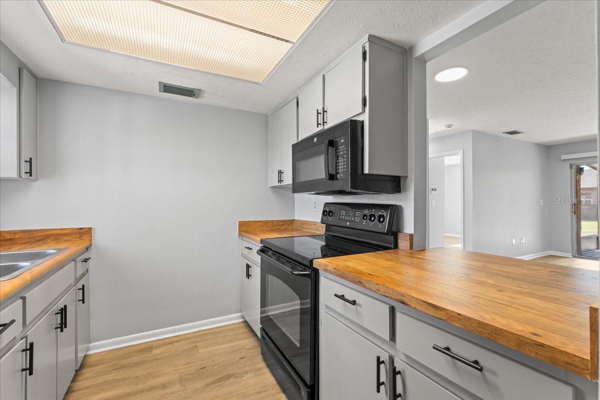 Listing photo id 2 for 9519 Fieldview Circle 9519