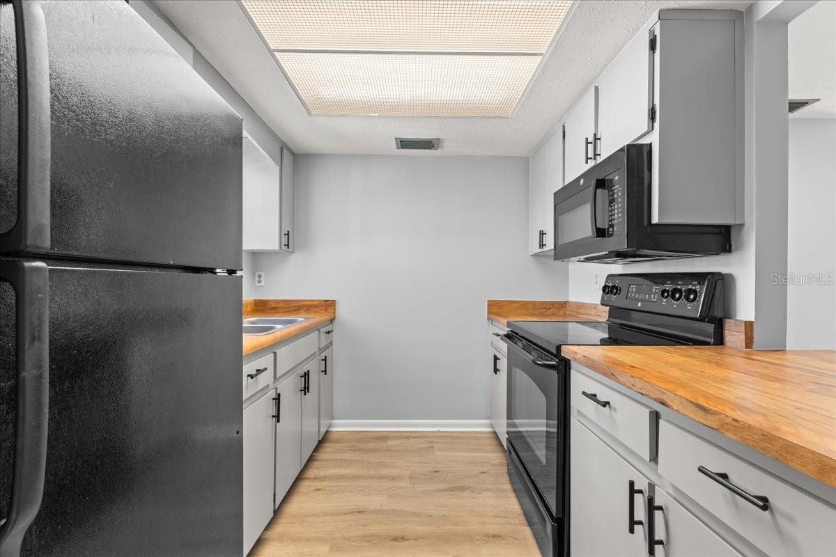 Listing photo id 3 for 9519 Fieldview Circle 9519