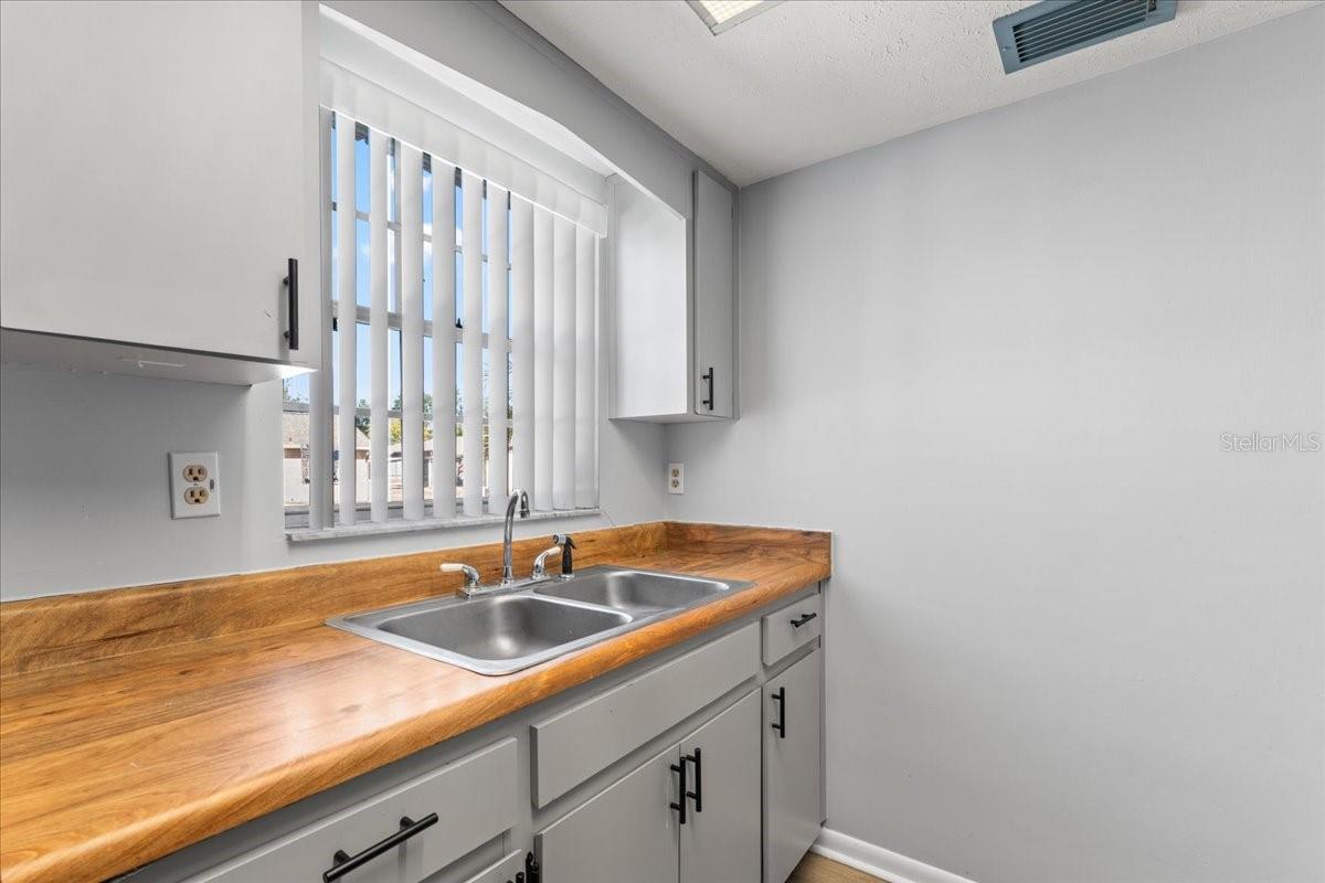 Listing photo id 4 for 9519 Fieldview Circle 9519